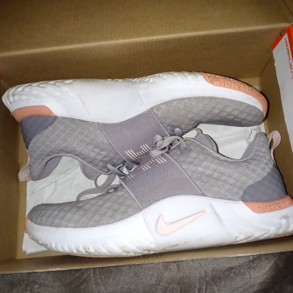 Nike renew season TR9